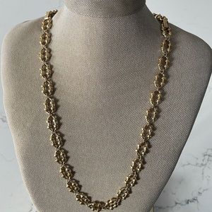 Vintage gold tone Avon Jewelry set: chain necklace 18 1/2" long bracelet 7 1/4"
